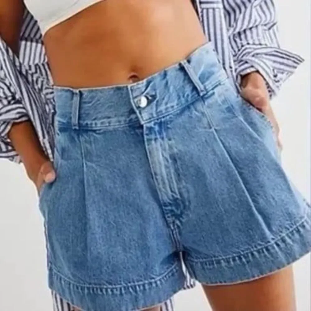 Edwin x Anthropologie Isla Pleated Denim Jean Shorts - Crush Wash - Size 33 NWT